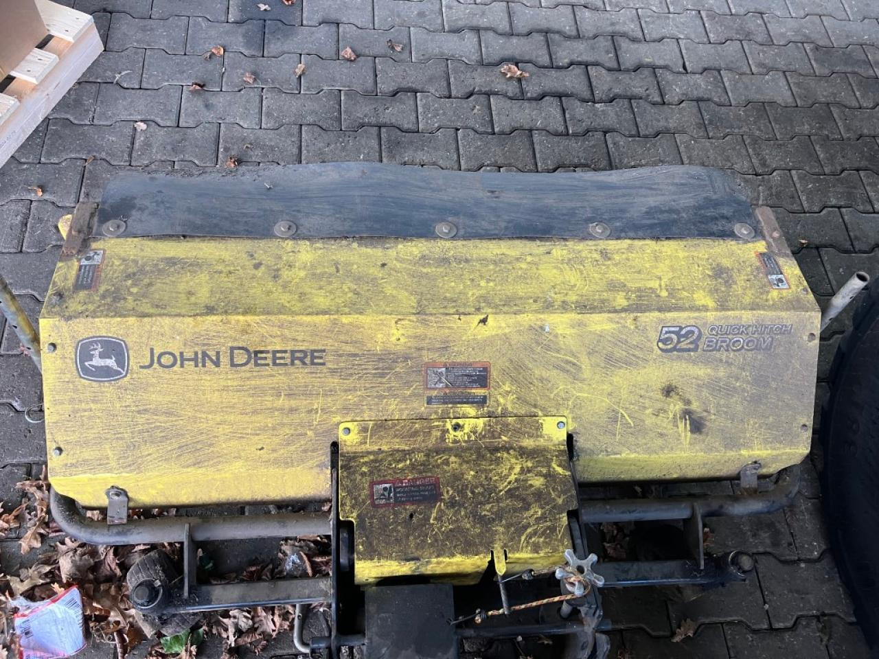 John Deere 52 inch Broom - Broom: picture 2 John Deere 52 inch Broom - Broom: picture 2