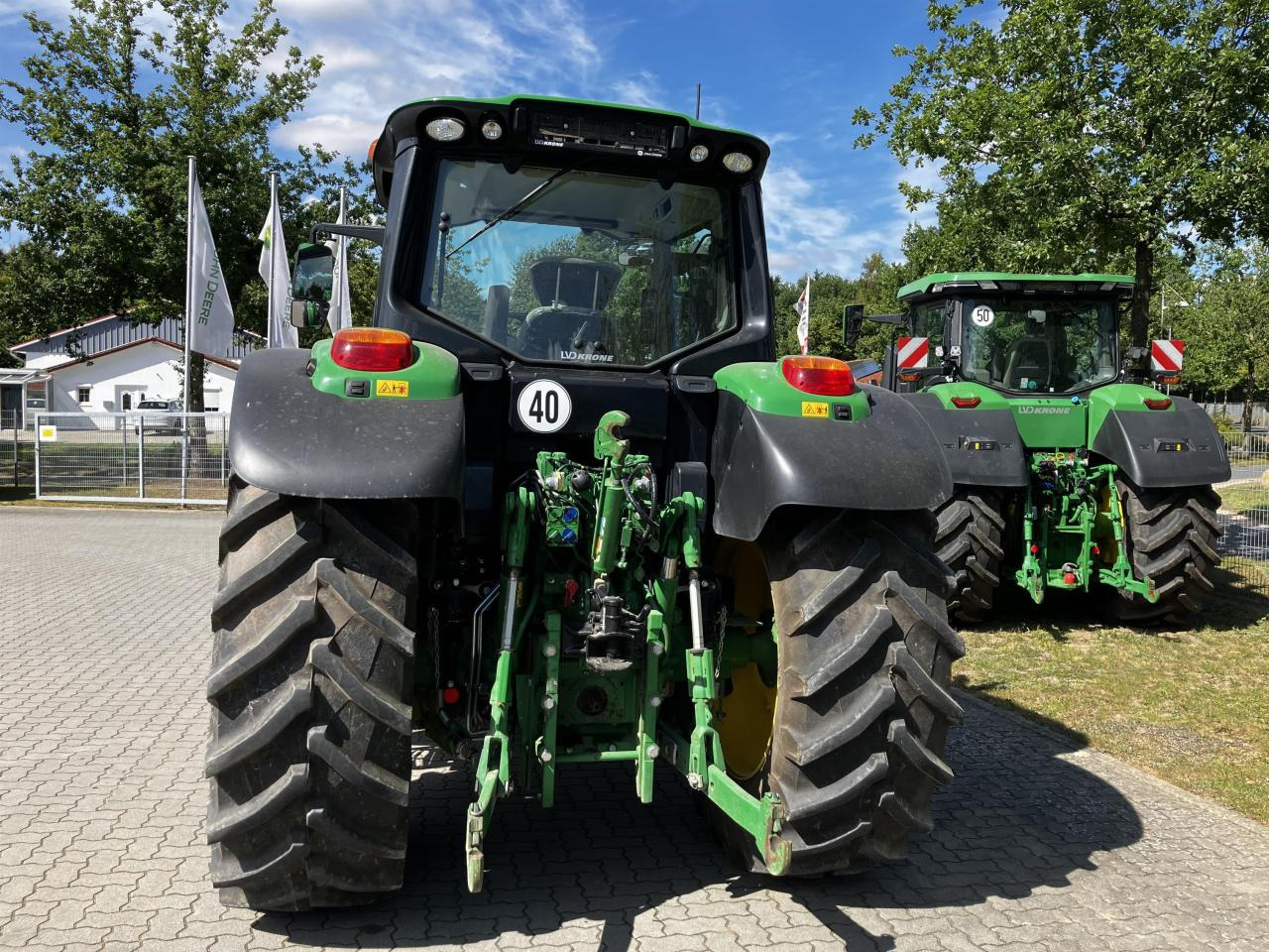 John Deere 6100M - Farm tractor: picture 5 John Deere 6100M - Farm tractor: picture 5