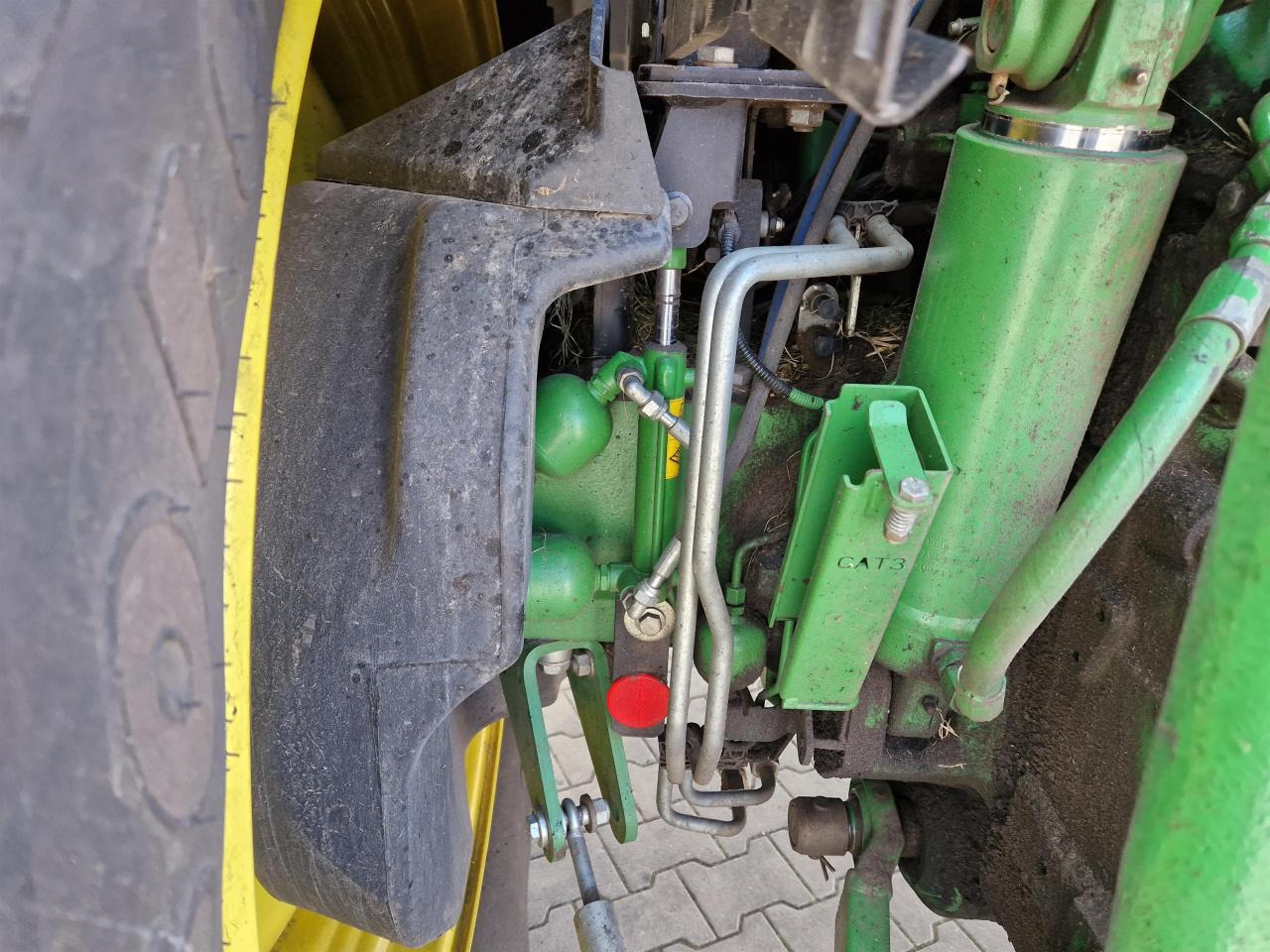 John Deere 6145R - Farm tractor: picture 5 John Deere 6145R - Farm tractor: picture 5