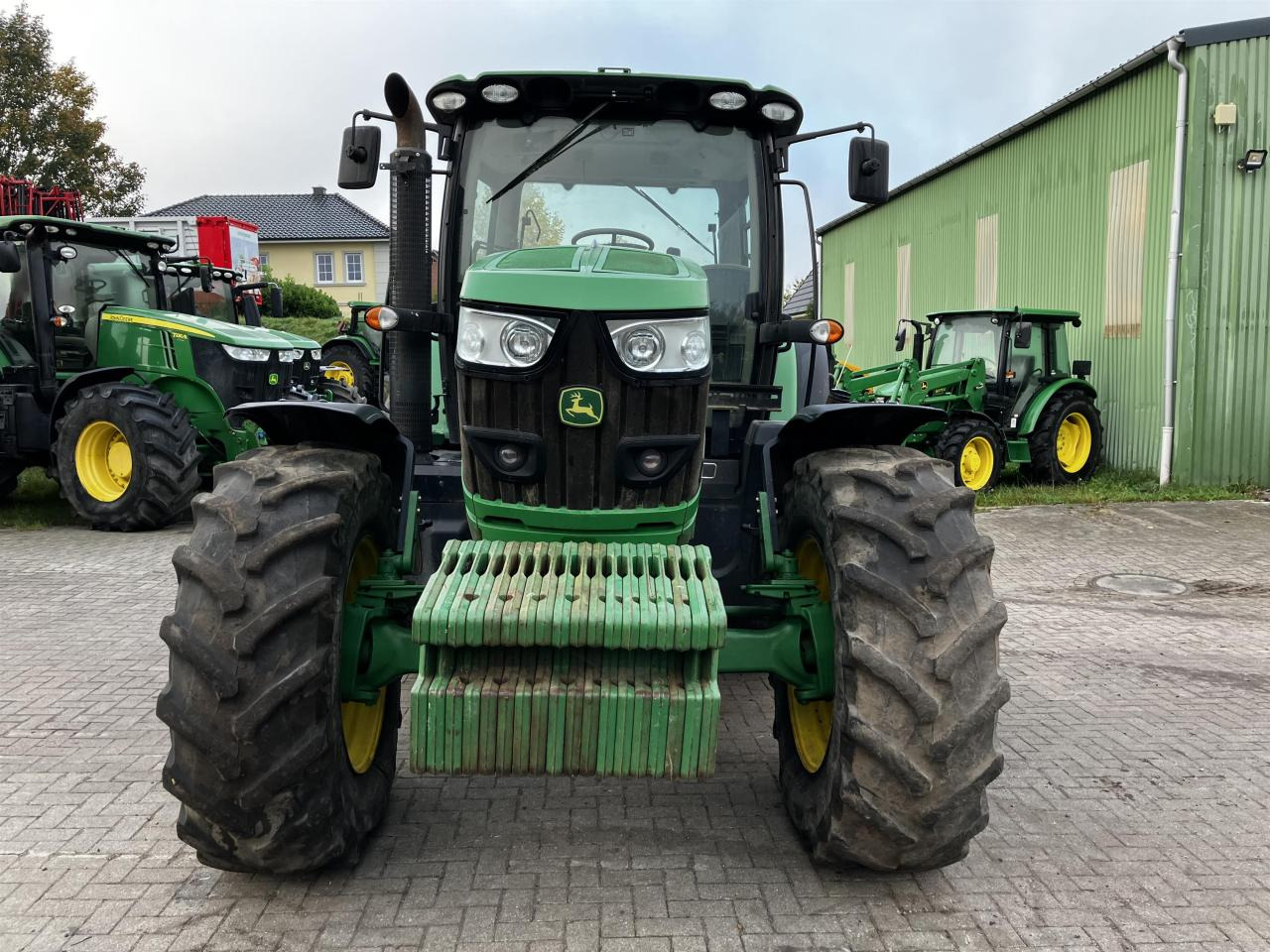 John Deere 6150R - Farm tractor: picture 2 John Deere 6150R - Farm tractor: picture 2