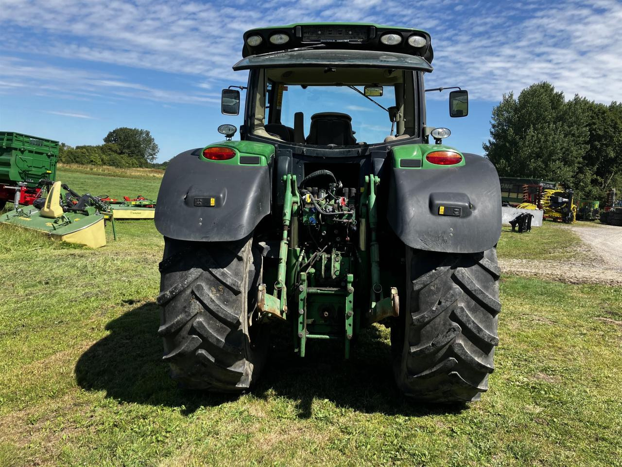 John Deere 6210R - Farm tractor: picture 5 John Deere 6210R - Farm tractor: picture 5