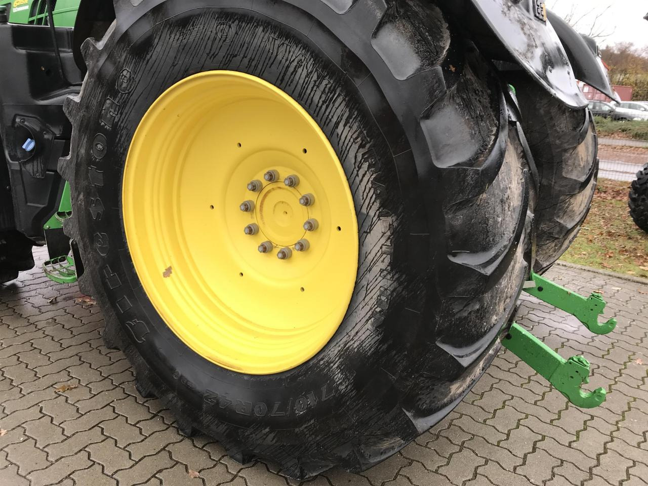 Farm tractor John Deere 6215R: picture 10