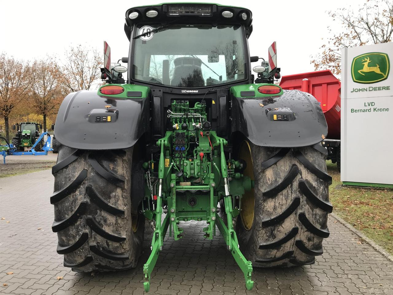 John Deere 6215R - Farm tractor: picture 5 John Deere 6215R - Farm tractor: picture 5