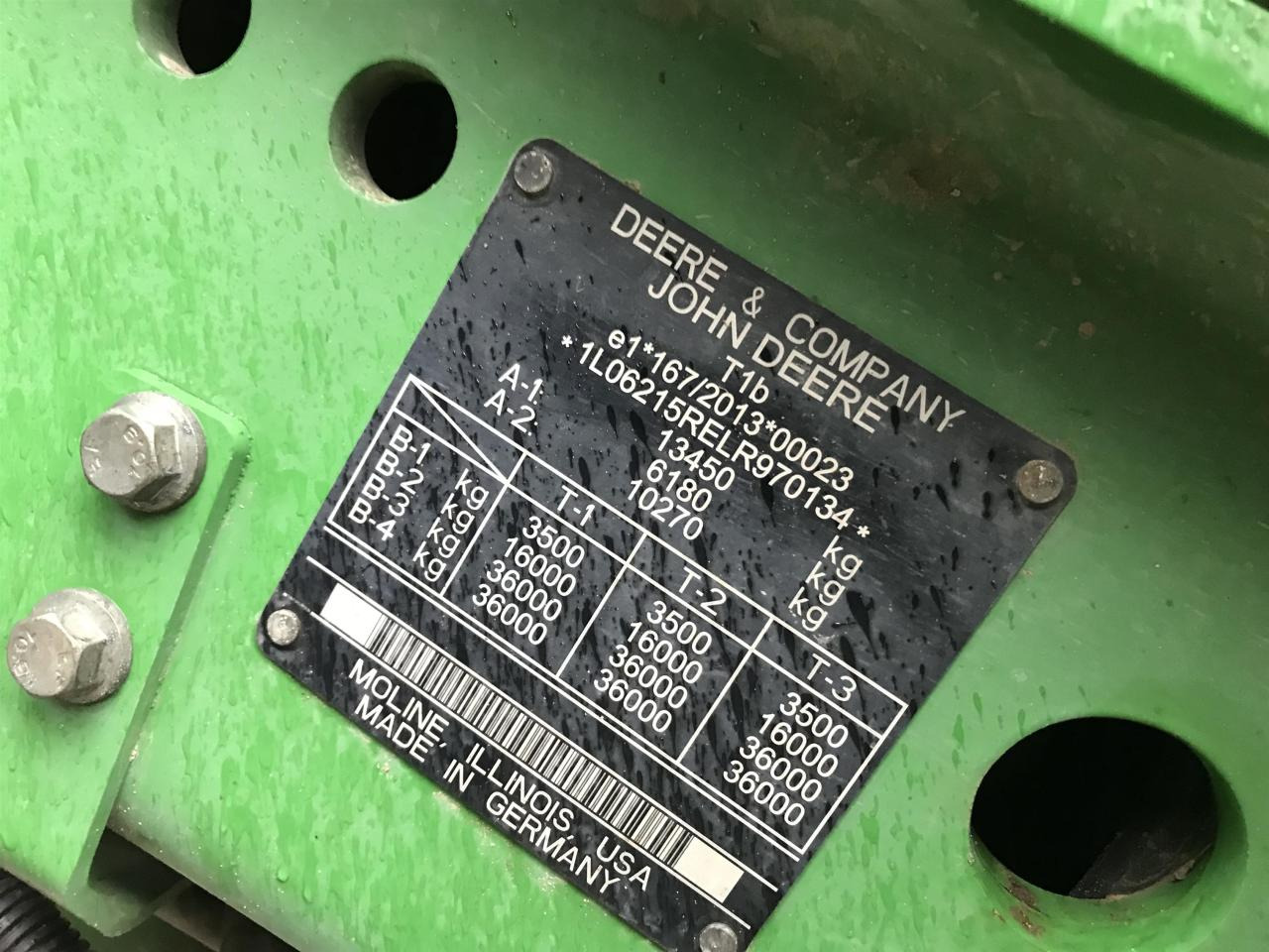 Farm tractor John Deere 6215R: picture 11