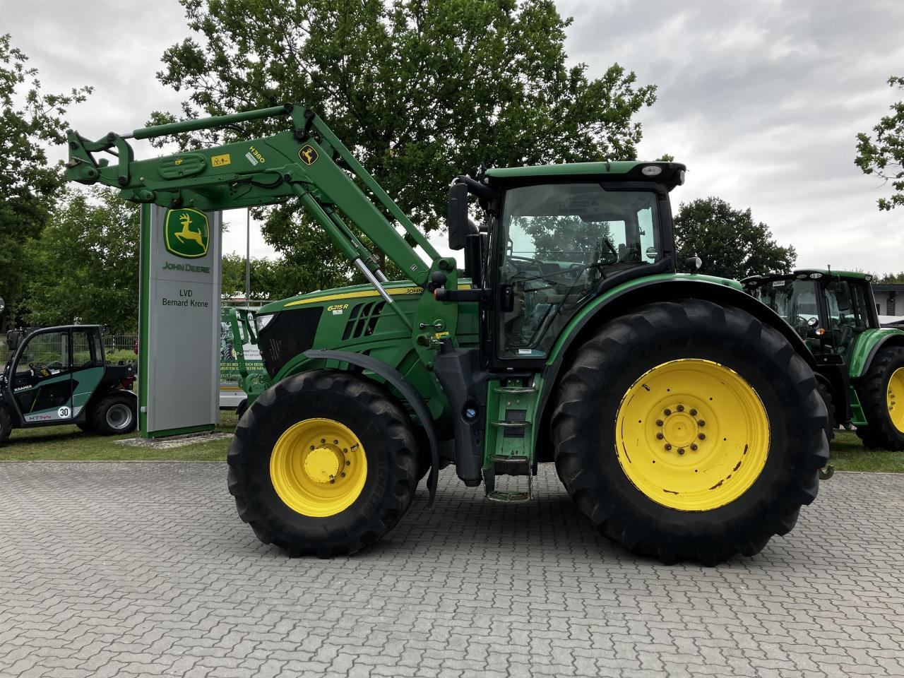 John Deere 6215R - Farm tractor: picture 1 John Deere 6215R - Farm tractor: picture 1