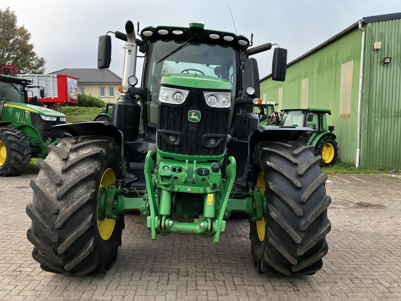 John Deere 6230R - Farm tractor: picture 3 John Deere 6230R - Farm tractor: picture 3
