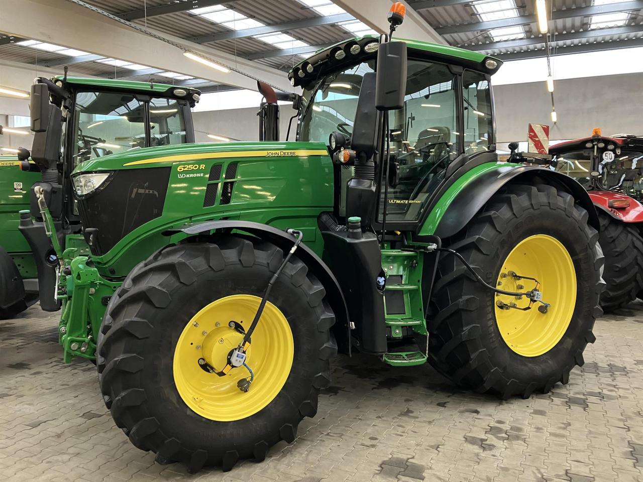 John Deere 6250R - Farm tractor: picture 1 John Deere 6250R - Farm tractor: picture 1