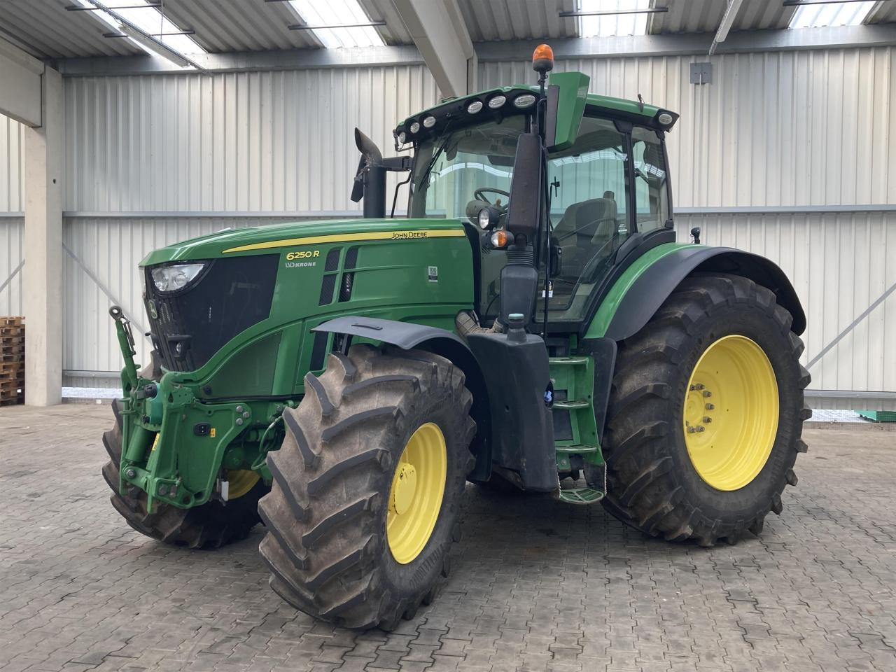 John Deere 6250R - Farm tractor: picture 1 John Deere 6250R - Farm tractor: picture 1
