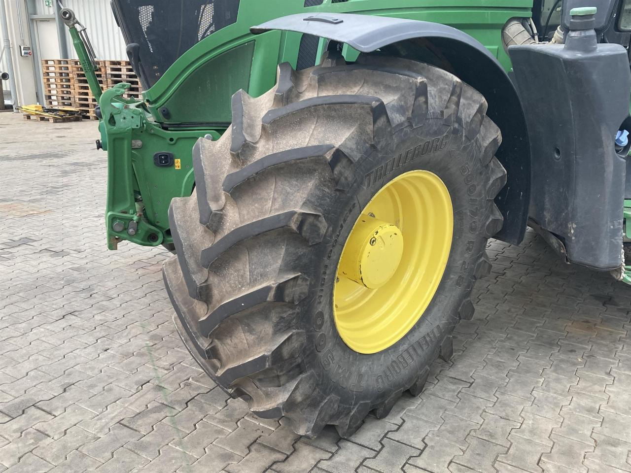 John Deere 6250R - Farm tractor: picture 2 John Deere 6250R - Farm tractor: picture 2
