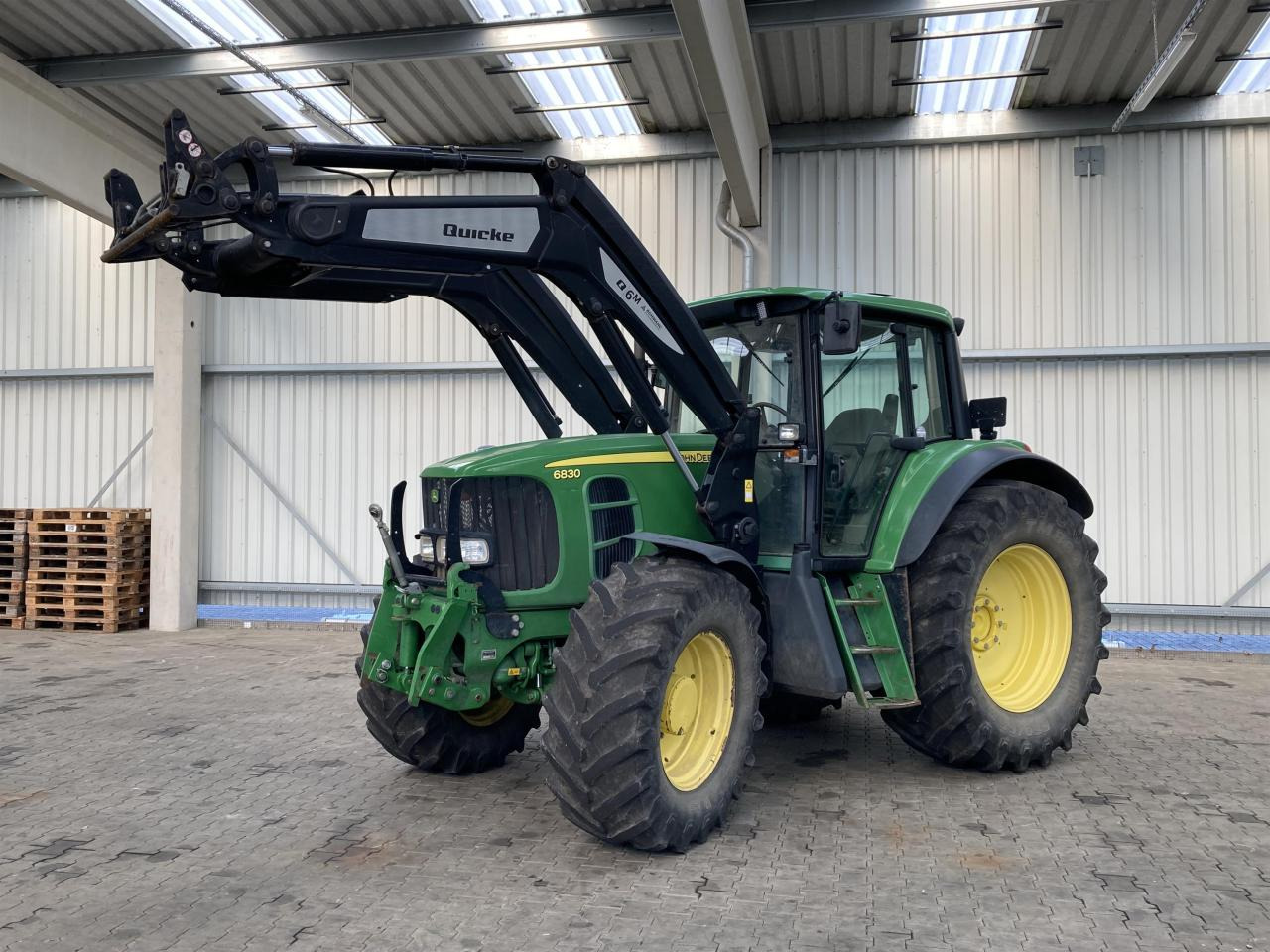 John Deere 6830 Plus - Farm tractor: picture 1 John Deere 6830 Plus - Farm tractor: picture 1
