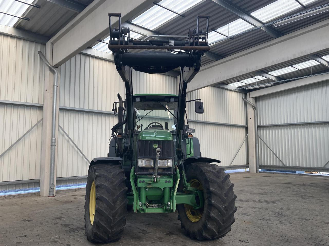 John Deere 6830 Plus - Farm tractor: picture 3 John Deere 6830 Plus - Farm tractor: picture 3