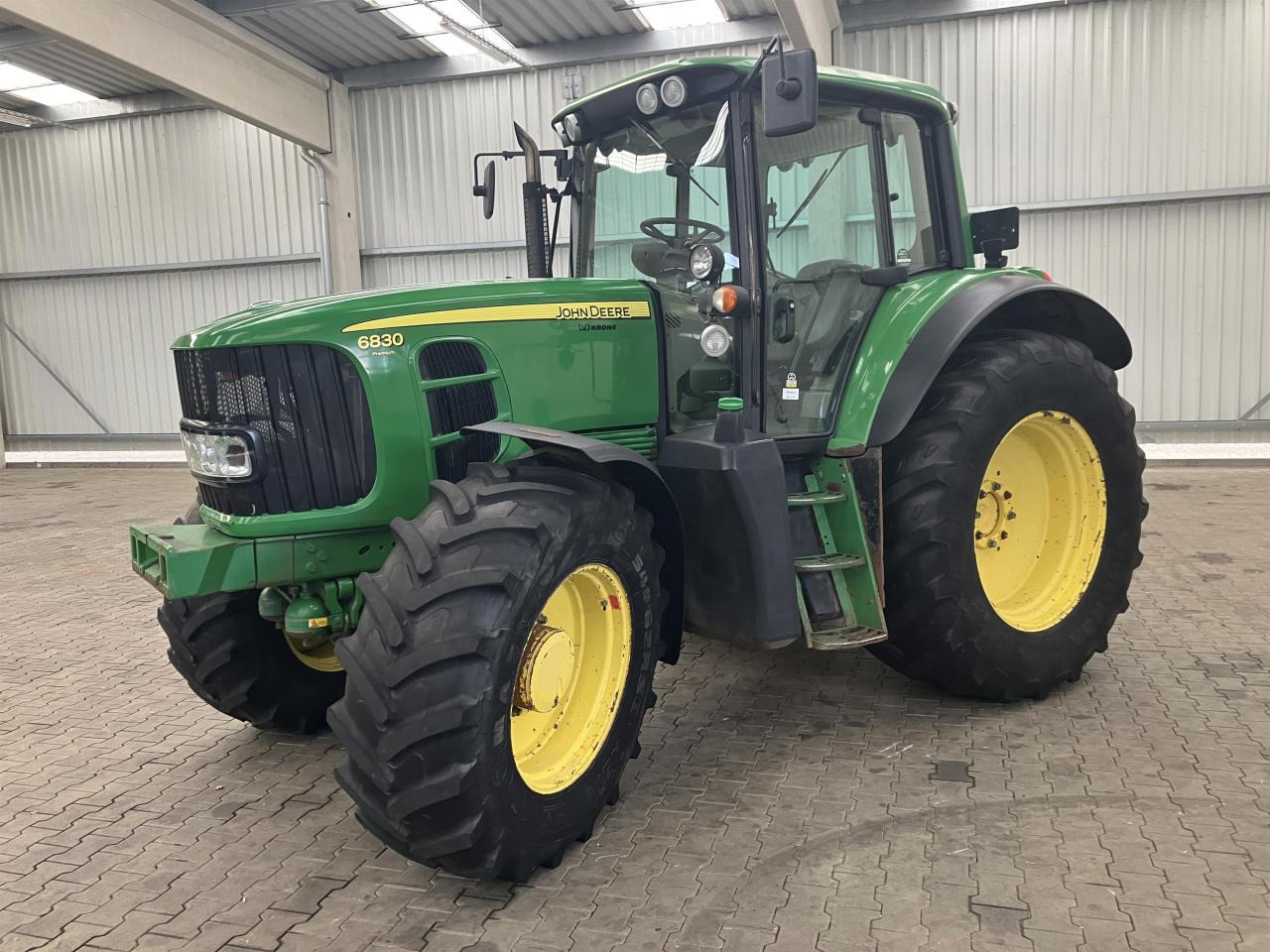 John Deere 6830 Premium - Farm tractor: picture 1 John Deere 6830 Premium - Farm tractor: picture 1