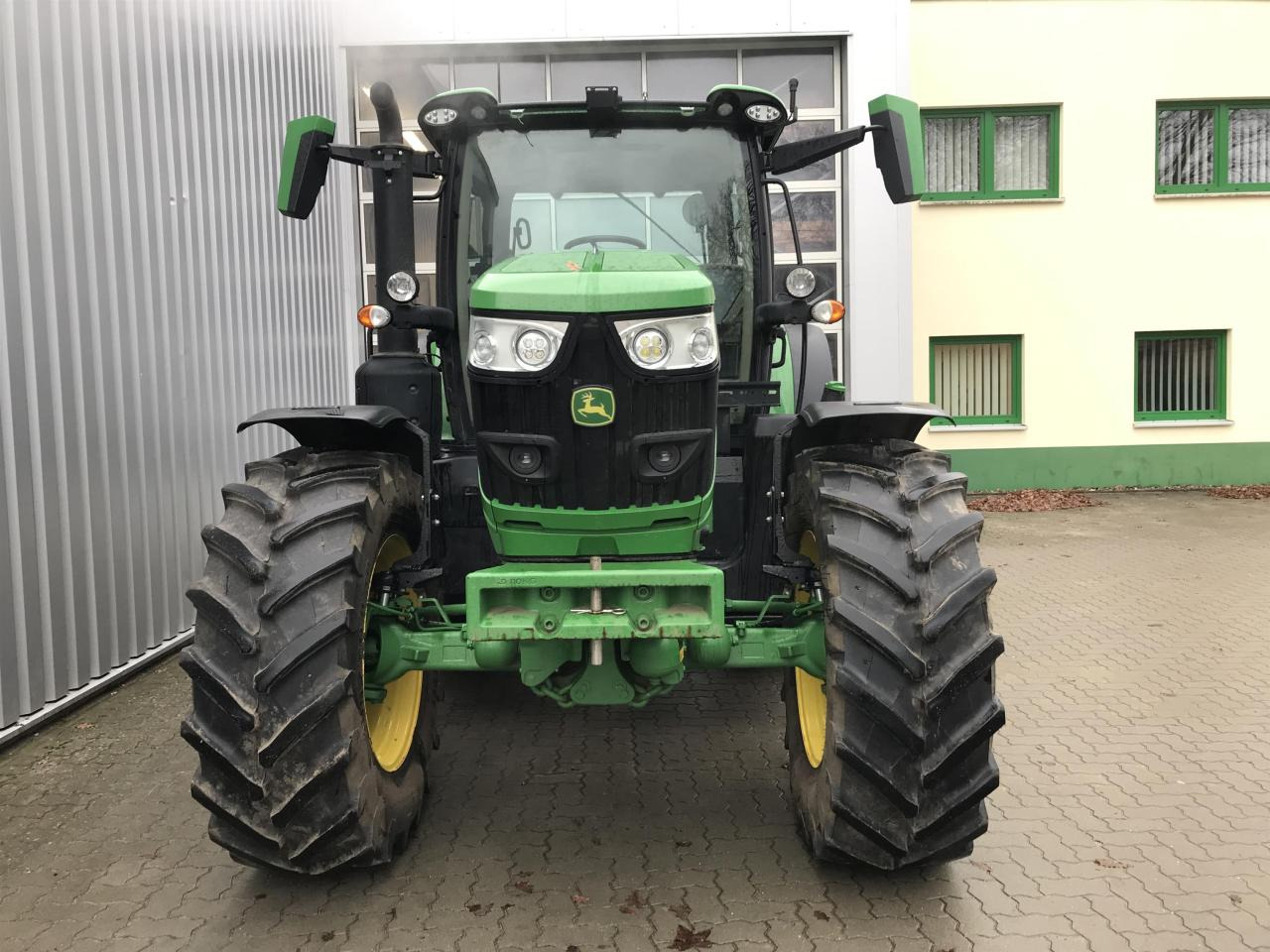 John Deere 6R 155 - Farm tractor: picture 4 John Deere 6R 155 - Farm tractor: picture 4