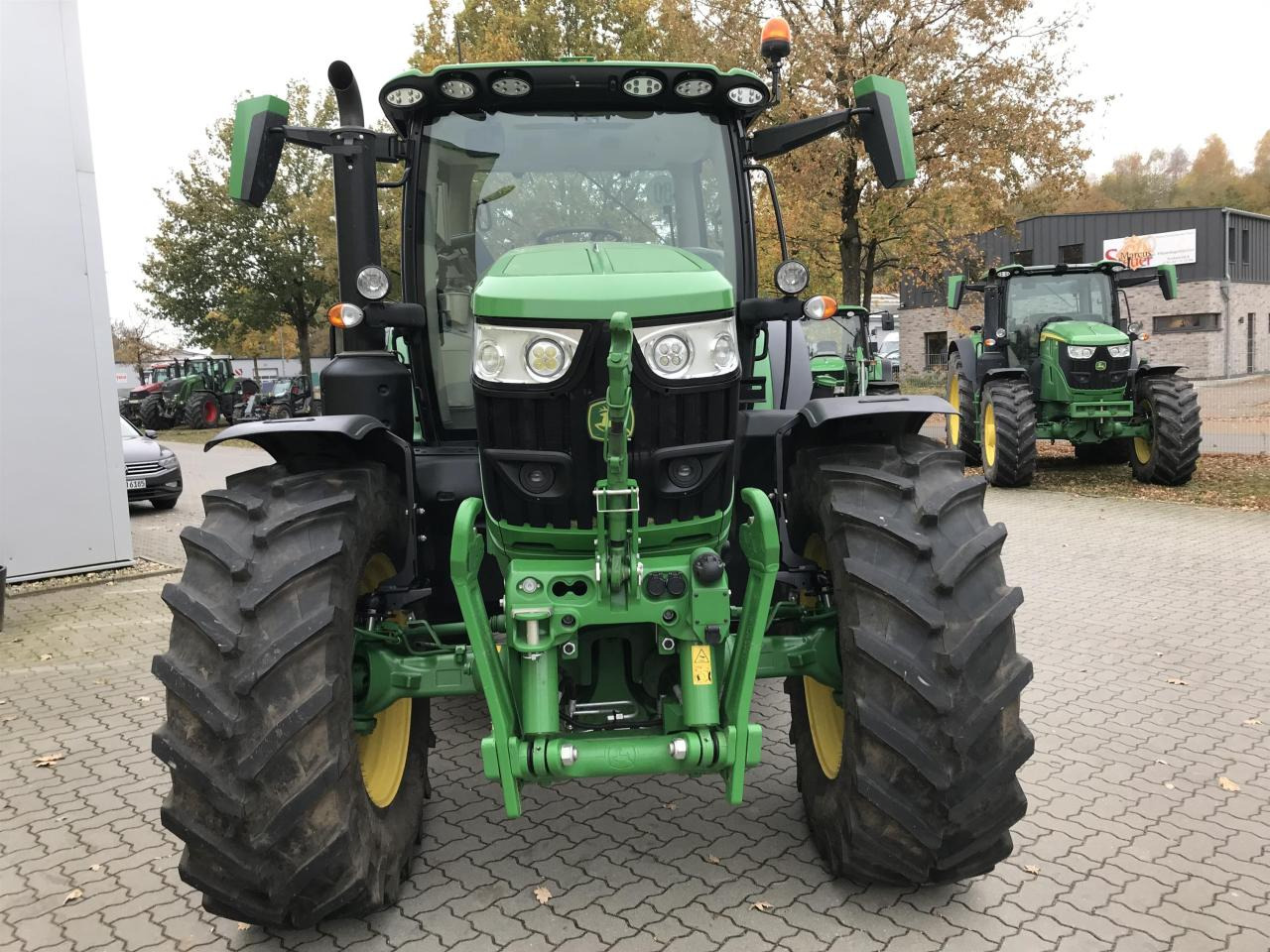 John Deere 6R 155 - Farm tractor: picture 3 John Deere 6R 155 - Farm tractor: picture 3