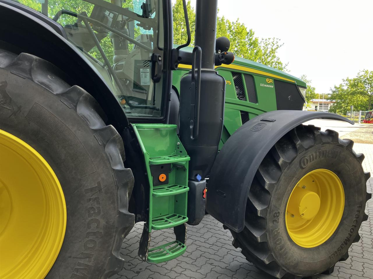 John Deere 6R 175 - Farm tractor: picture 2 John Deere 6R 175 - Farm tractor: picture 2