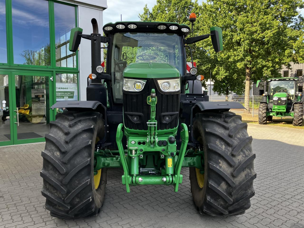John Deere 6R 175 - Farm tractor: picture 3 John Deere 6R 175 - Farm tractor: picture 3