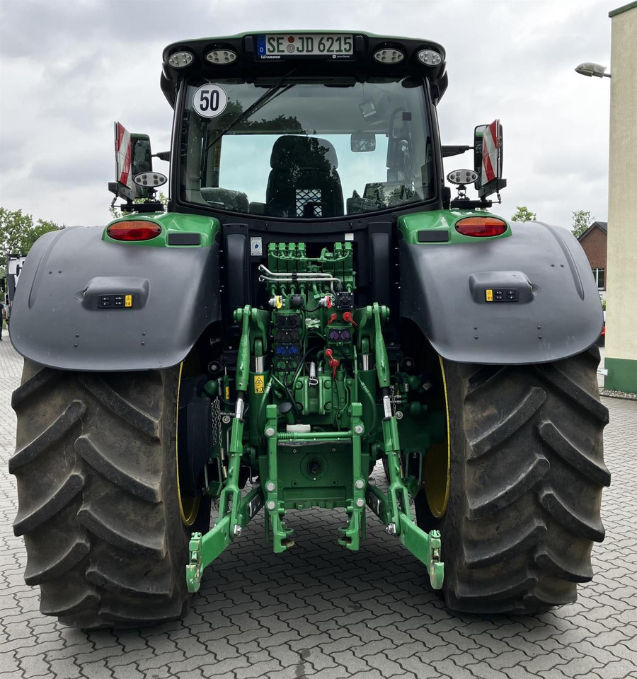 John Deere 6R 215 - Farm tractor: picture 4 John Deere 6R 215 - Farm tractor: picture 4