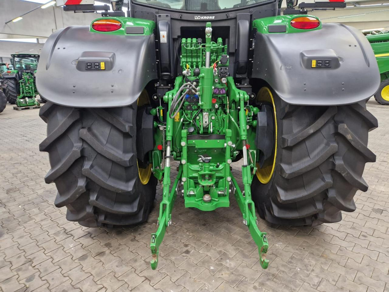 Farm tractor John Deere 6R 250: picture 7