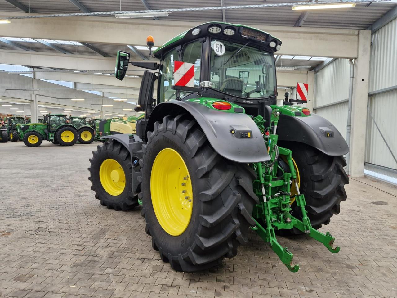 John Deere 6R 250 - Farm tractor: picture 3 John Deere 6R 250 - Farm tractor: picture 3