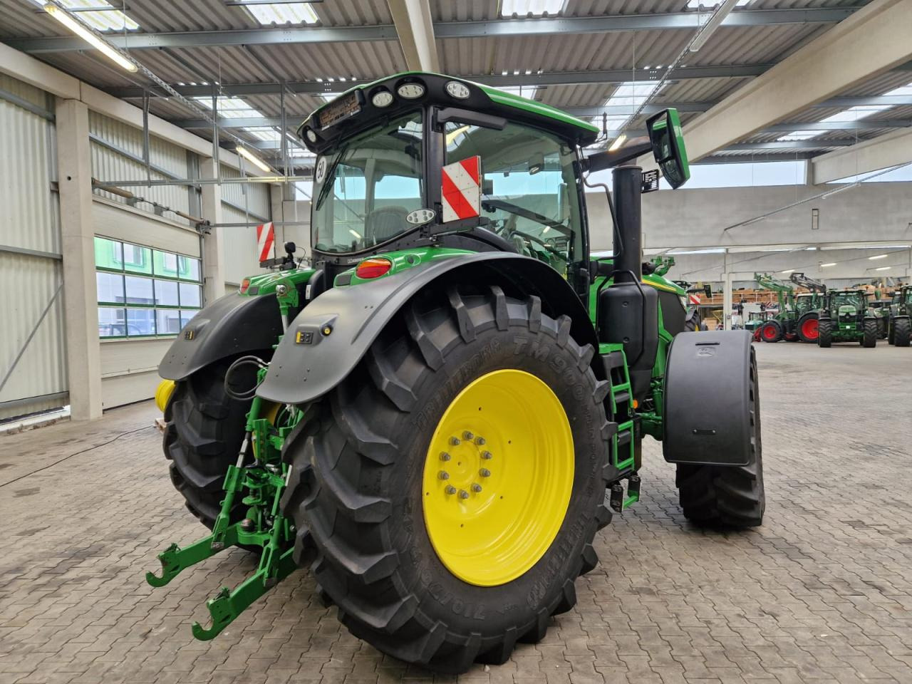 John Deere 6R 250 - Farm tractor: picture 4 John Deere 6R 250 - Farm tractor: picture 4