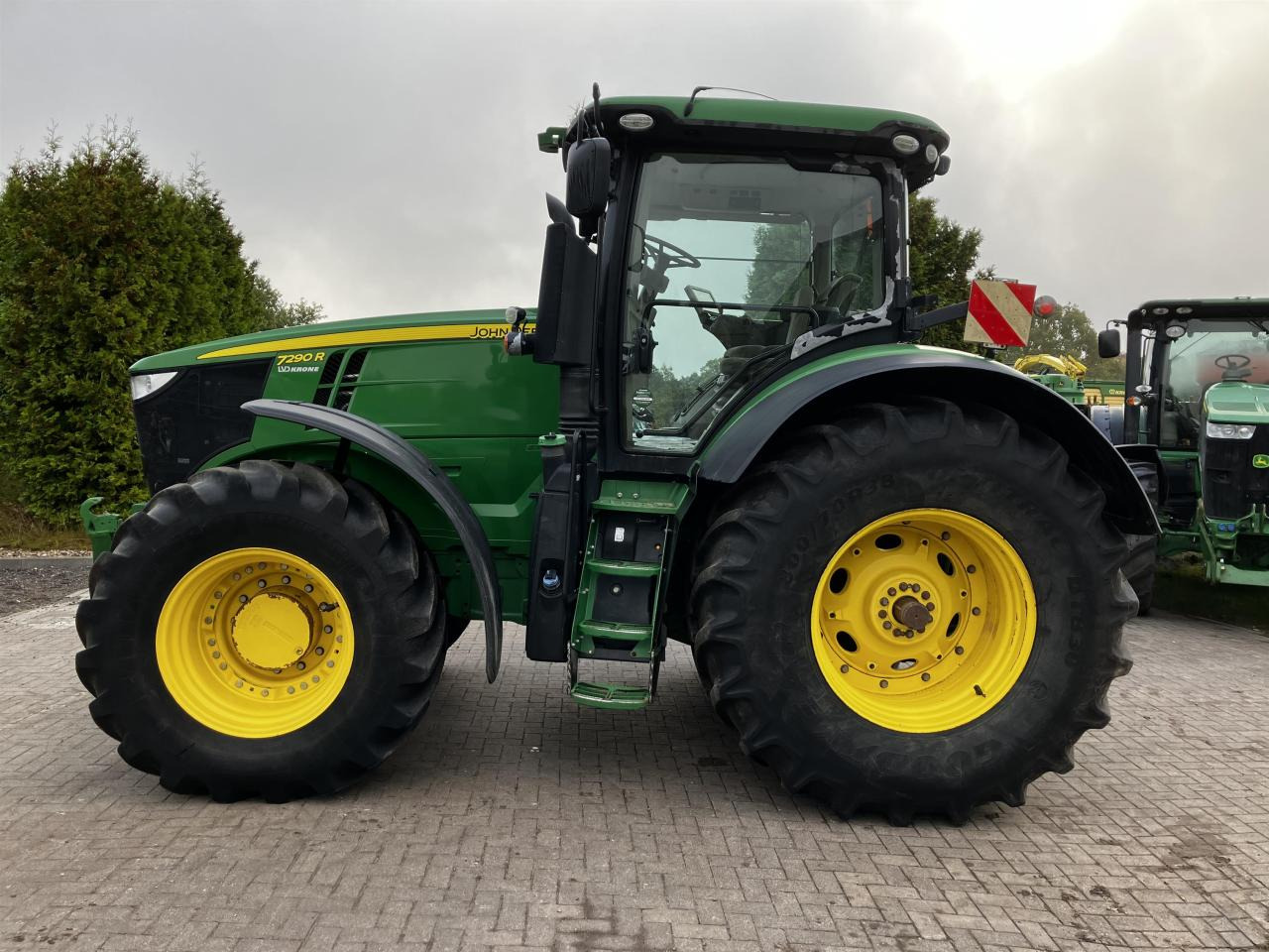 John Deere 7290R - Farm tractor: picture 1 John Deere 7290R - Farm tractor: picture 1