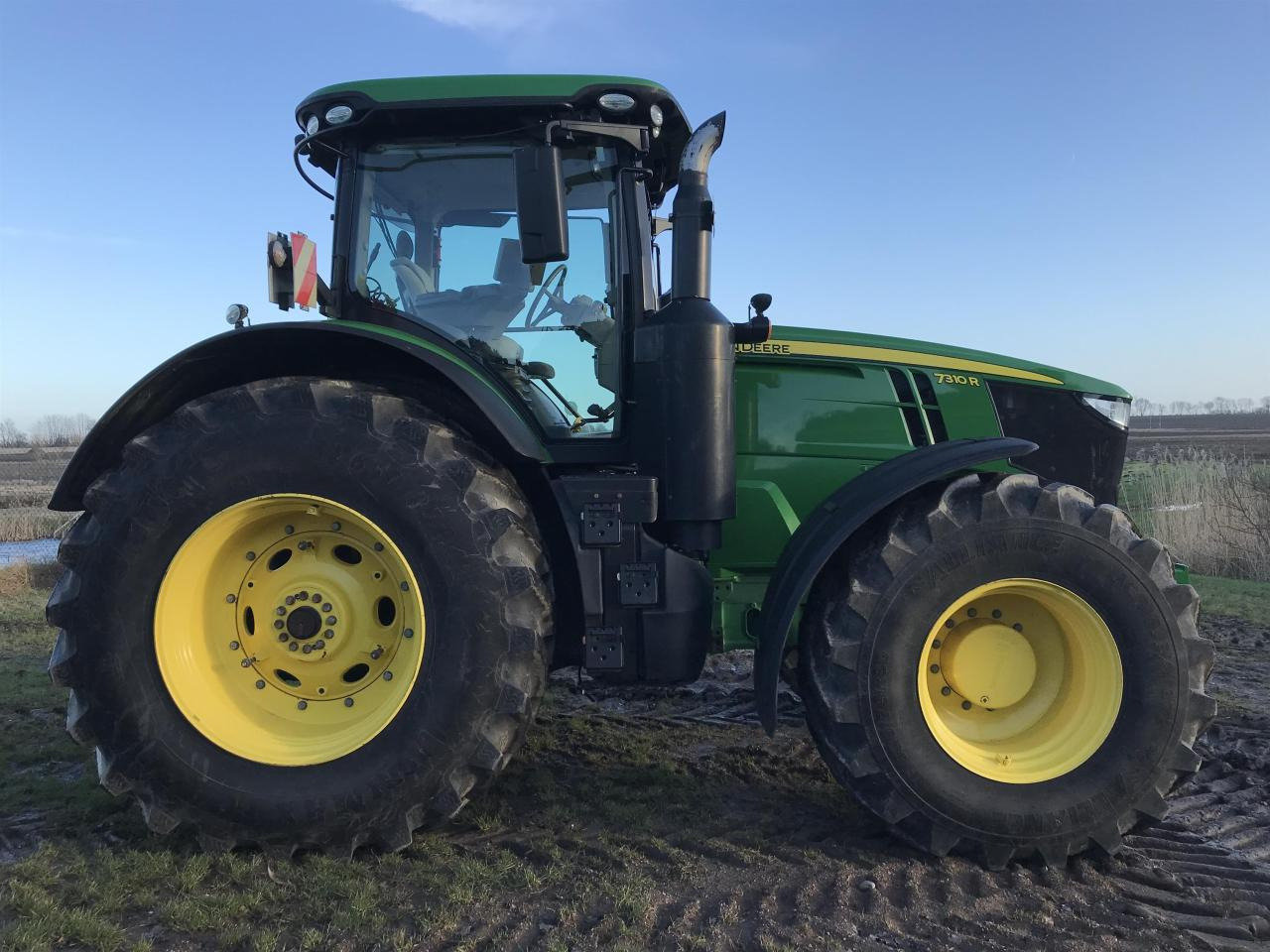 John Deere 7310R - Farm tractor: picture 1 John Deere 7310R - Farm tractor: picture 1