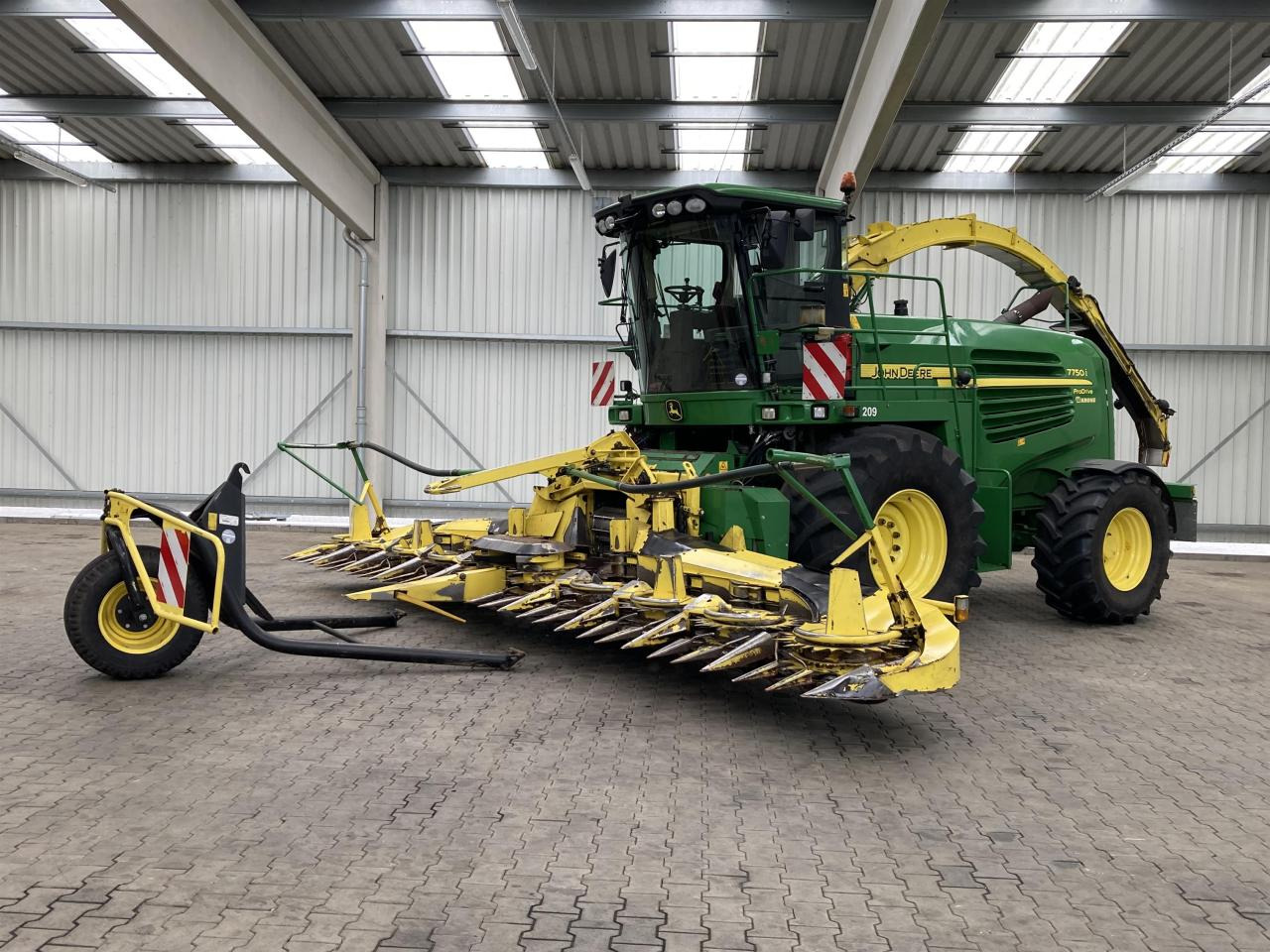 Forage harvester John Deere 7750i: picture 17