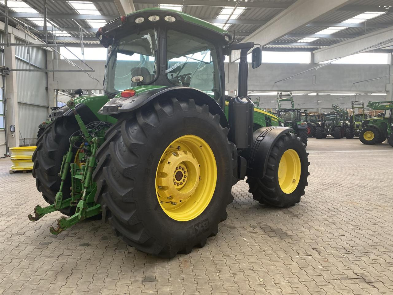 John Deere 8360R - Farm tractor: picture 5 John Deere 8360R - Farm tractor: picture 5