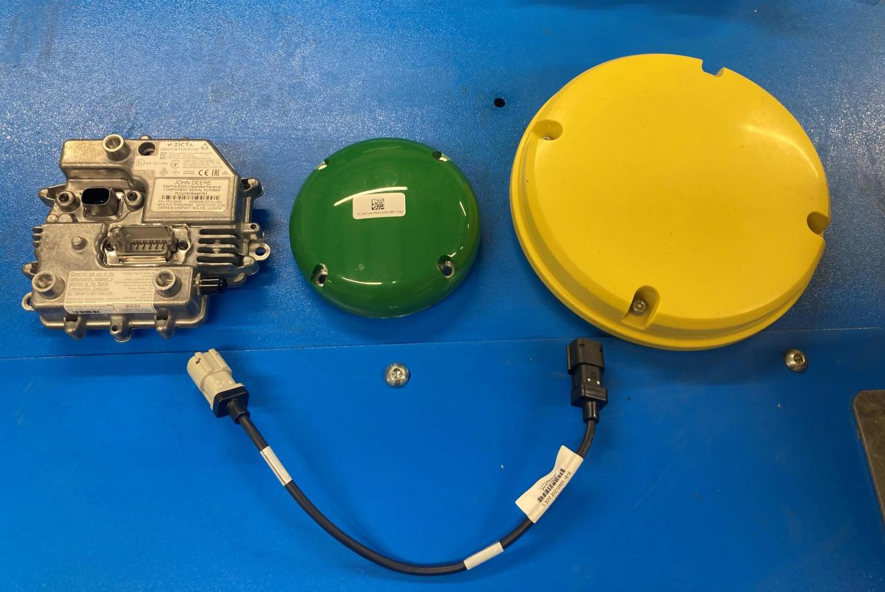 John Deere SF6000 integriert - Navigation system for Agricultural machinery: picture 1 John Deere SF6000 integriert - Navigation system for Agricultural machinery: picture 1