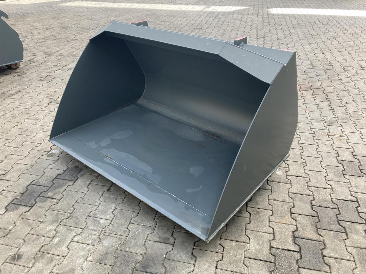 Kramer 1600 mm - Bucket: picture 2 Kramer 1600 mm - Bucket: picture 2