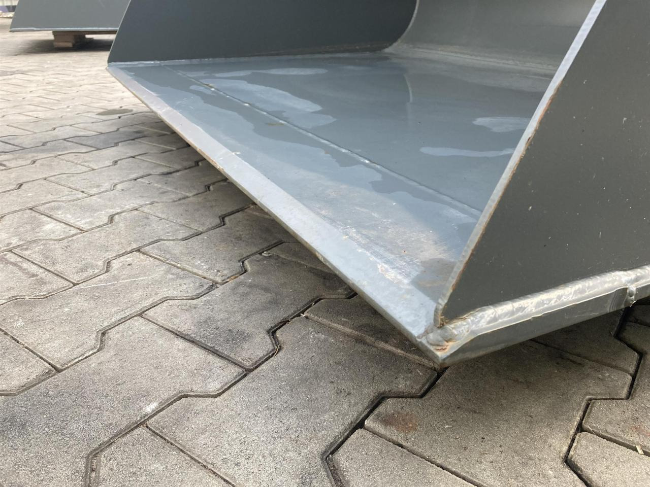 Kramer 1600 mm - Bucket: picture 3 Kramer 1600 mm - Bucket: picture 3