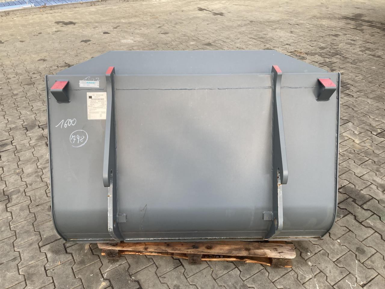 Kramer 1600 mm - Bucket: picture 3 Kramer 1600 mm - Bucket: picture 3