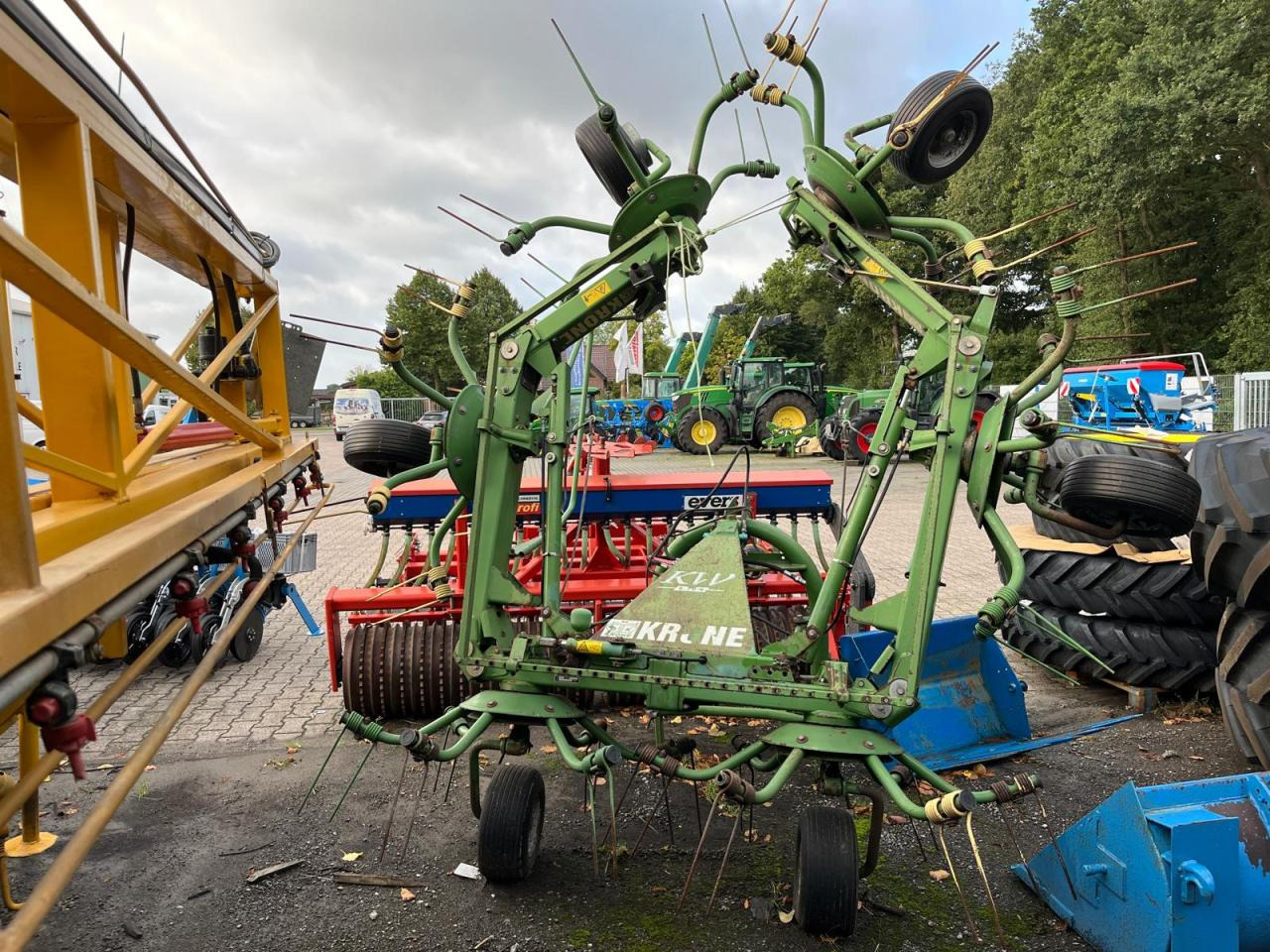 Krone KW 6.70/6 - Tedder/ Rake: picture 1 Krone KW 6.70/6 - Tedder/ Rake: picture 1