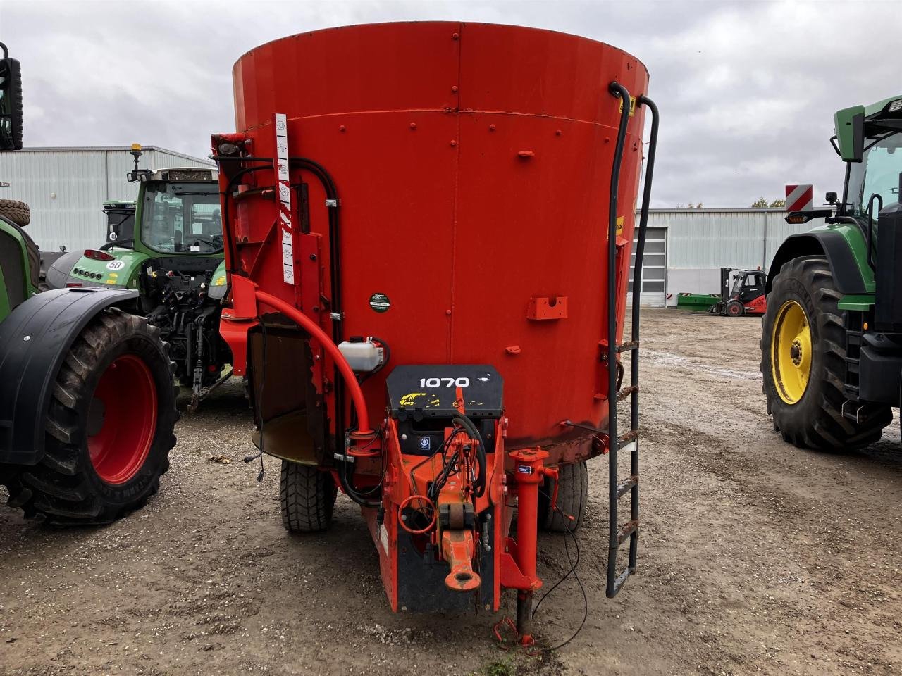 Kuhn Euromix I - Forage mixer wagon: picture 3 Kuhn Euromix I - Forage mixer wagon: picture 3