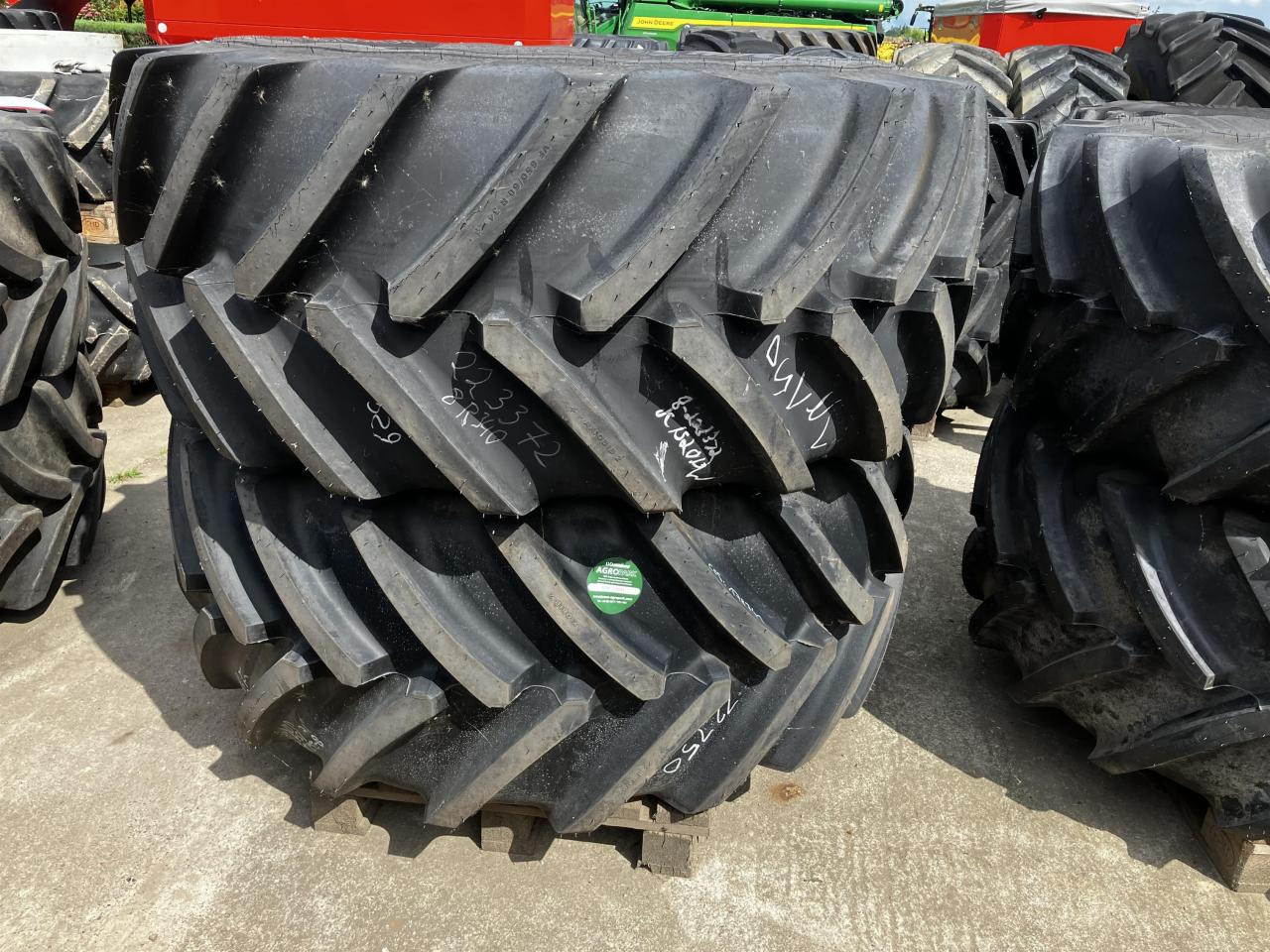 Michelin 650/60R34 VF - Tire for Agricultural machinery: picture 2 Michelin 650/60R34 VF - Tire for Agricultural machinery: picture 2
