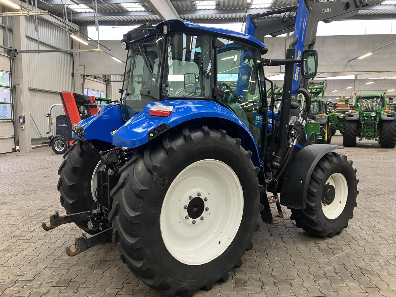 New Holland T 5.105 - Farm tractor: picture 4 New Holland T 5.105 - Farm tractor: picture 4