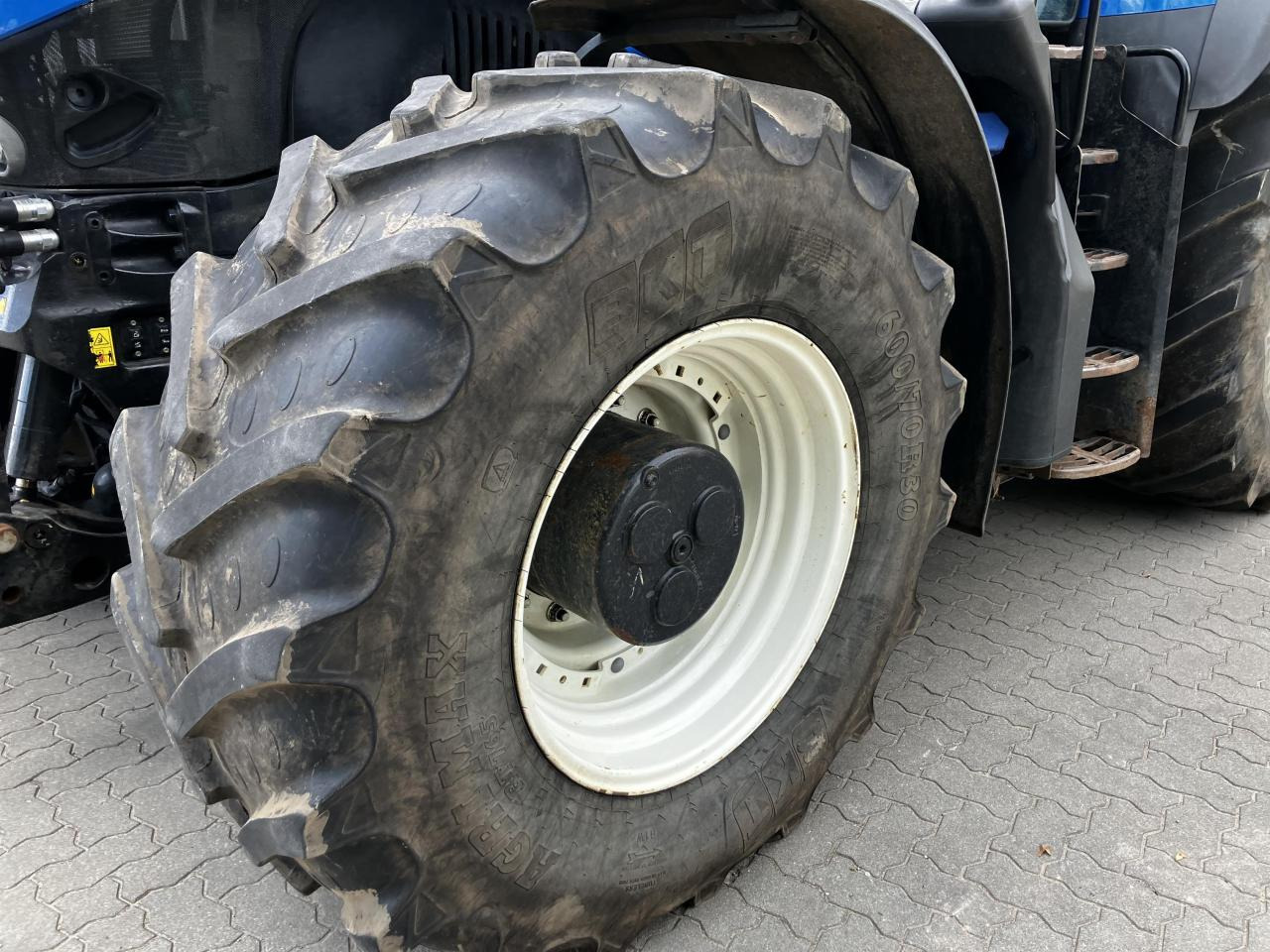 Farm tractor New Holland T7.275: picture 11