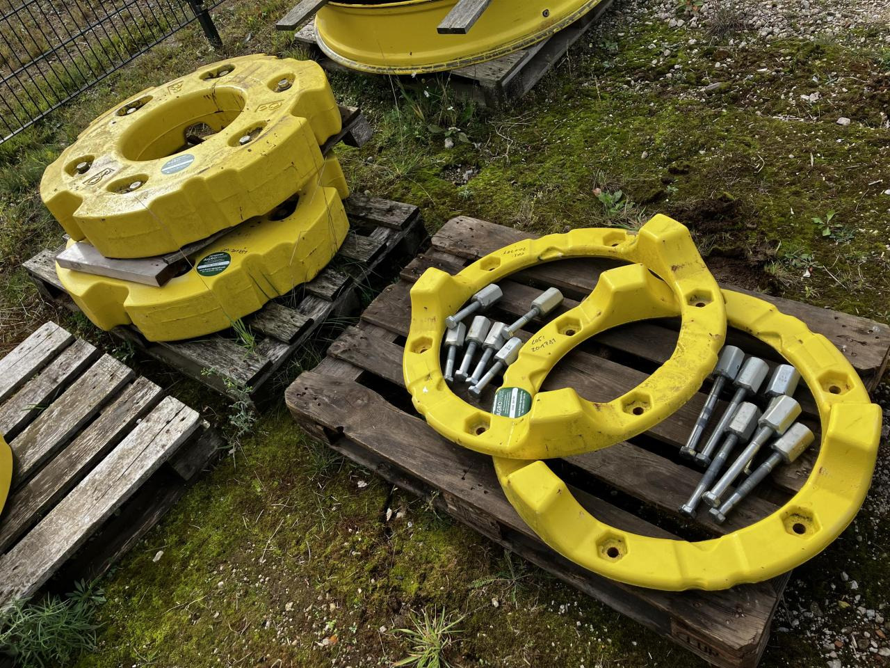 John Deere 70 kg + 530 kg - Spare parts for Agricultural machinery: picture 1 John Deere 70 kg + 530 kg - Spare parts for Agricultural machinery: picture 1