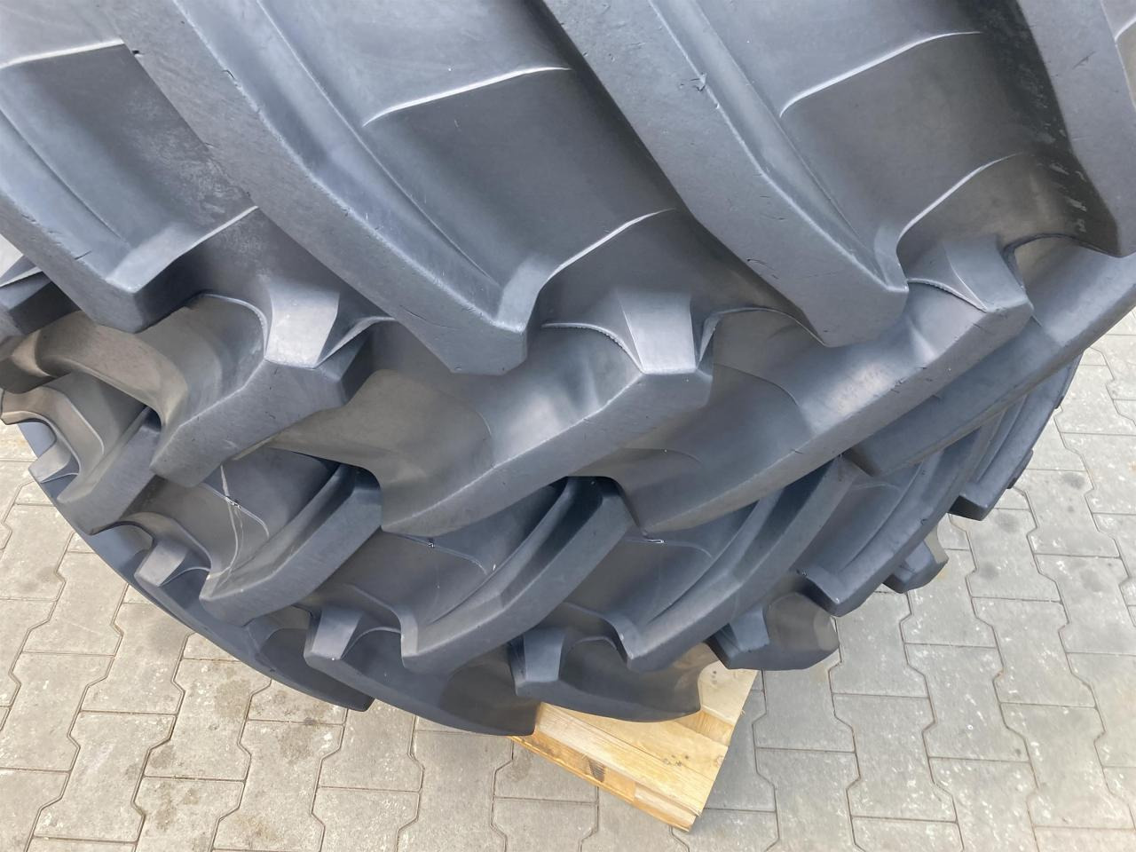 Trelleborg 580/70R42 - Tire for Agricultural machinery: picture 3 Trelleborg 580/70R42 - Tire for Agricultural machinery: picture 3