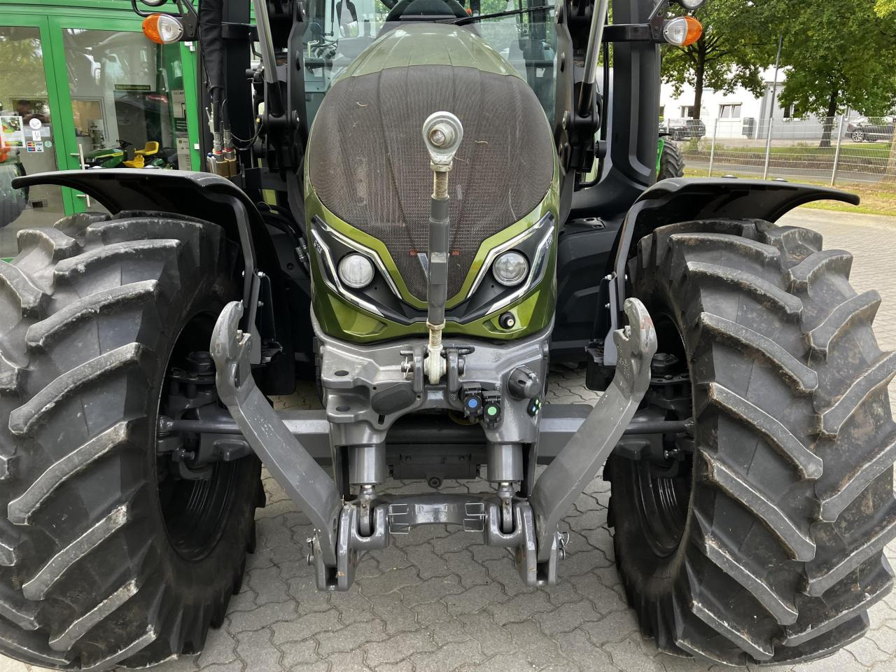 Valtra G125 Unlimited - Farm tractor: picture 4 Valtra G125 Unlimited - Farm tractor: picture 4