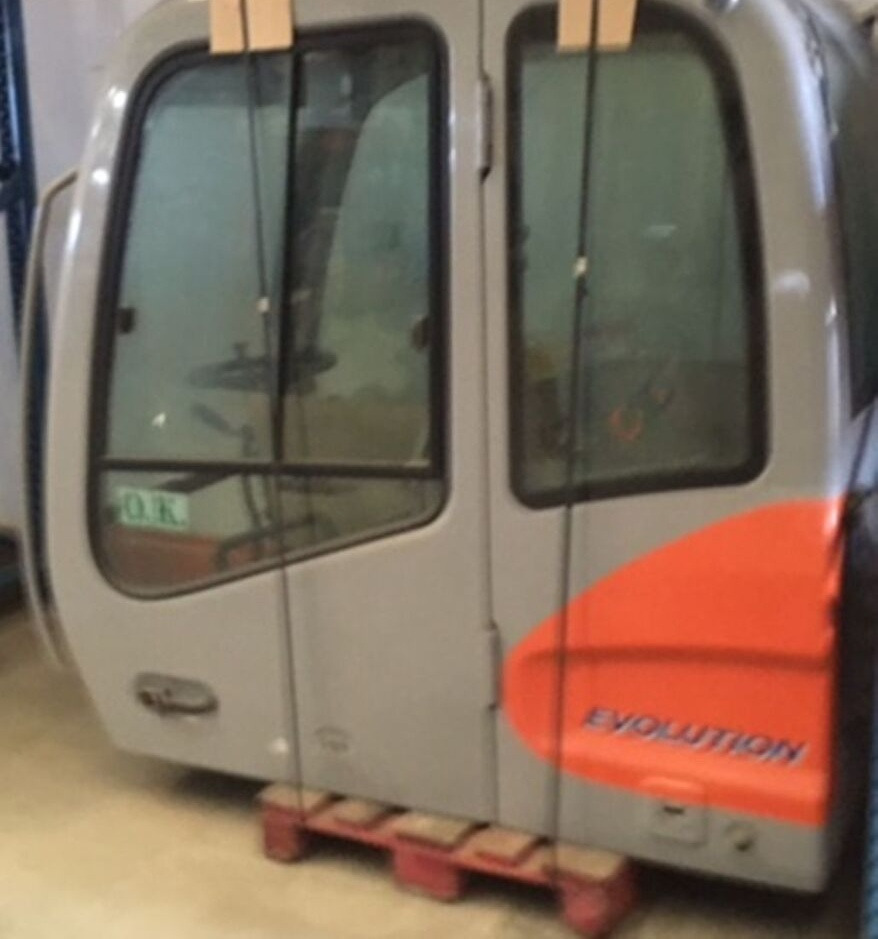 Fiat-Hitachi A Fiat-Hitachi E175W - Cab for Excavator: picture 2 Fiat-Hitachi A Fiat-Hitachi E175W - Cab for Excavator: picture 2