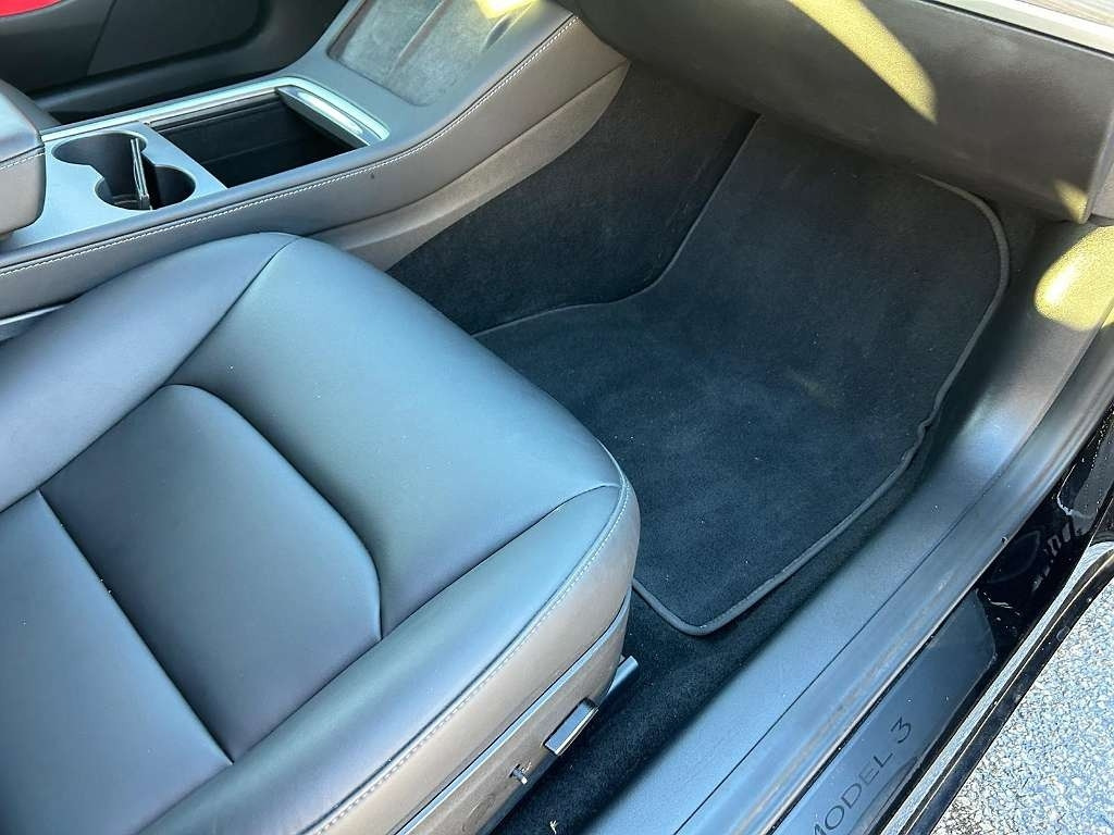 Car Tesla Model 3 Long Range: picture 11 Car Tesla Model 3 Long Range: picture 11