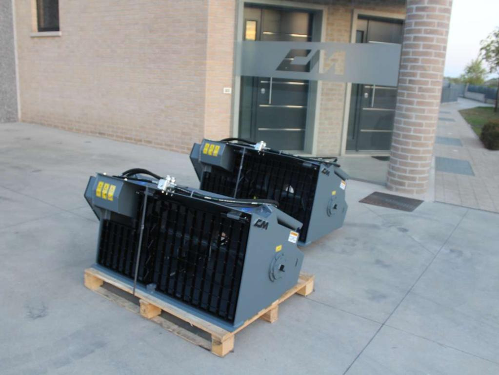 CM CM Crusher MIX 250 - Bucket for Skid steer loader: picture 1 CM CM Crusher MIX 250 - Bucket for Skid steer loader: picture 1