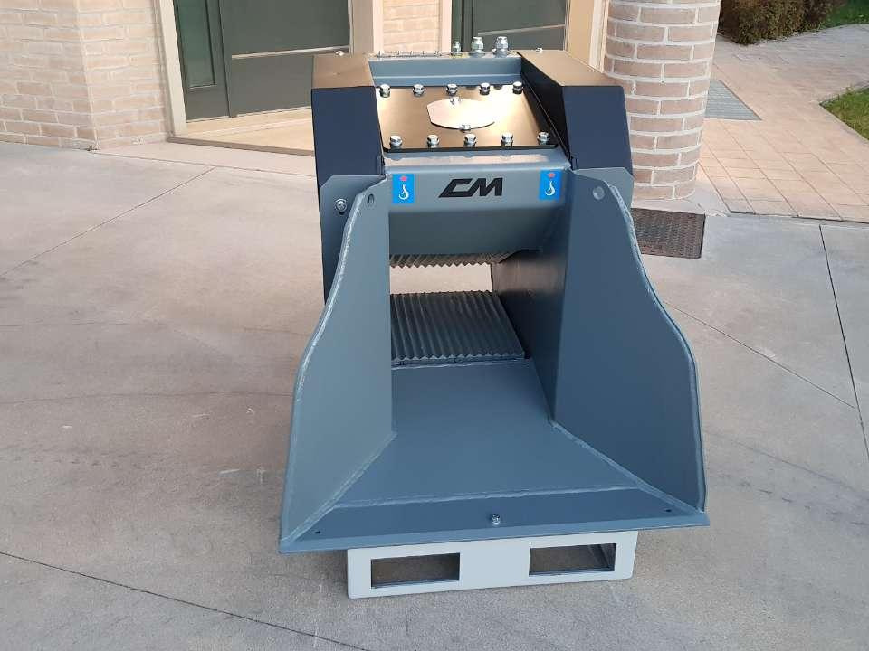 CM Crusher CBF-L 80 - Bucket for Excavator: picture 2 CM Crusher CBF-L 80 - Bucket for Excavator: picture 2