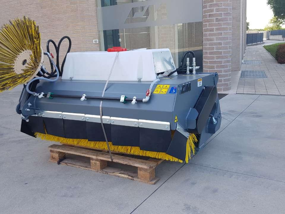 CM Crusher CBS 175 HD Sweeping Bucket - Broom for Skid steer loader: picture 1 CM Crusher CBS 175 HD Sweeping Bucket - Broom for Skid steer loader: picture 1