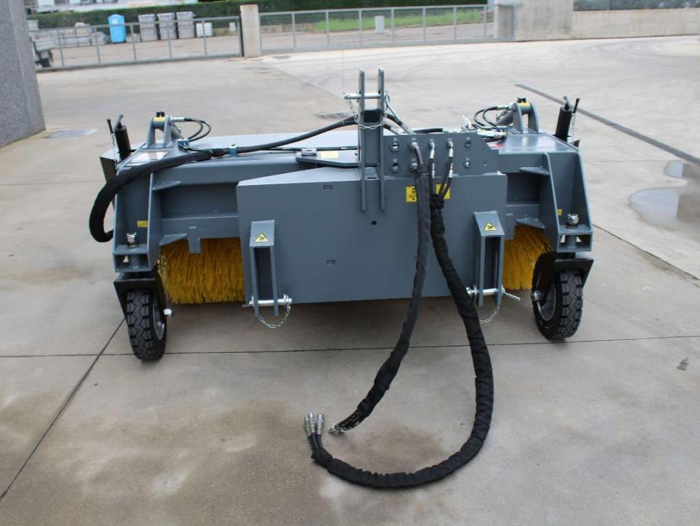 CM Crusher CSK 200 Sweeping Bucket - Broom for Skid steer loader: picture 3 CM Crusher CSK 200 Sweeping Bucket - Broom for Skid steer loader: picture 3