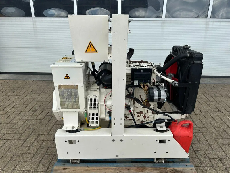 FG Wilson Lister Stamford 11.5 kVA generatorset - Generator set: picture 1 FG Wilson Lister Stamford 11.5 kVA generatorset - Generator set: picture 1