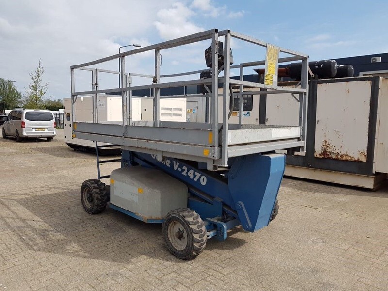 Genie V2470 / E Elektra 4x2 Schaarhoogwerker 10 meter werkhoogte - Scissor lift: picture 1 Genie V2470 / E Elektra 4x2 Schaarhoogwerker 10 meter werkhoogte - Scissor lift: picture 1