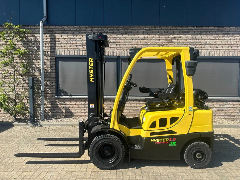 Hyster H2.5FT 2.5 ton Duplex Sideshift LPG Heftruck 2019 - LPG forklift: picture 1 Hyster H2.5FT 2.5 ton Duplex Sideshift LPG Heftruck 2019 - LPG forklift: picture 1
