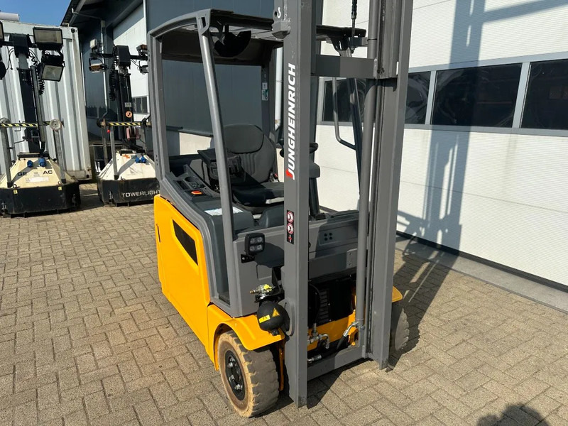 Jungheinrich EFG 216K 1.6 ton Triplex Freelift Sideshift Elektra Heftruck Accu 2020 - Electric forklift: picture 3 Jungheinrich EFG 216K 1.6 ton Triplex Freelift Sideshift Elektra Heftruck Accu 2020 - Electric forklift: picture 3